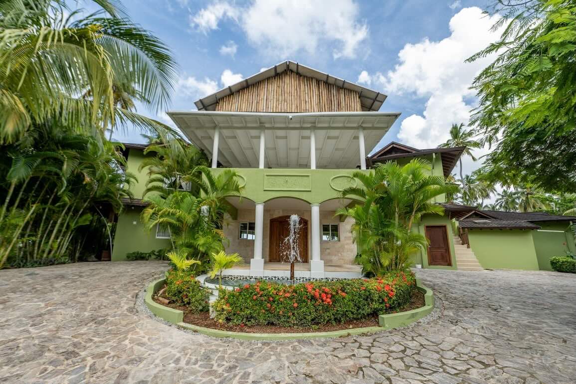 Beachfront 9-Bedroom Villa for Sale in Playa Coson Las Terrenas photo 3