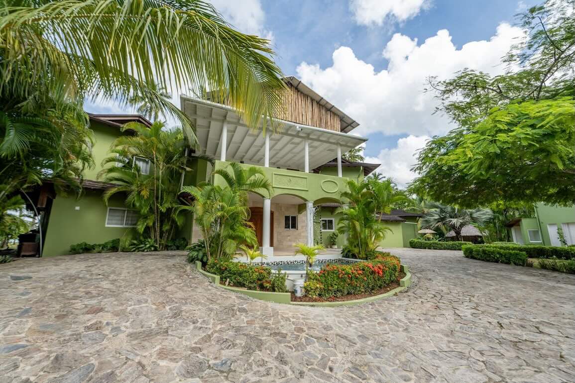 Beachfront 9-Bedroom Villa for Sale in Playa Coson Las Terrenas photo 4